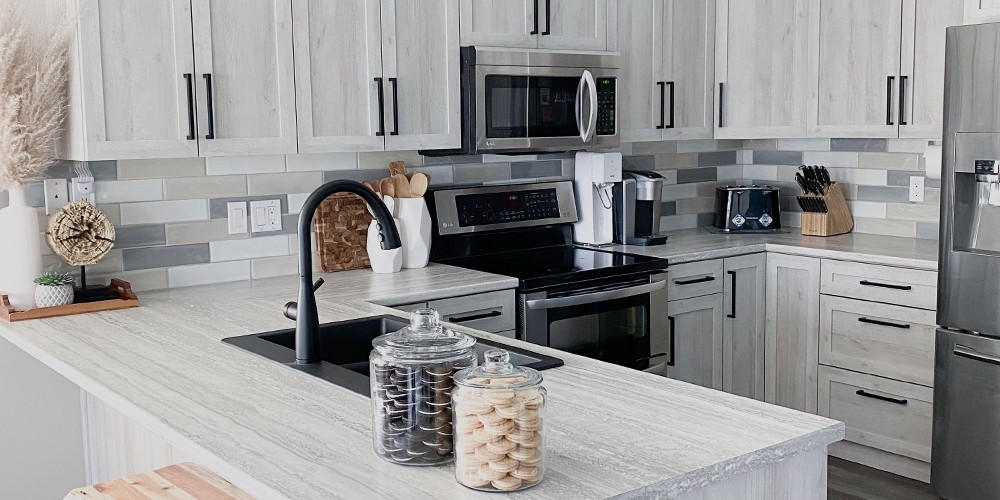 Remise à neuf d’armoires de cuisine Remise à neuf d’armoires de cuisine